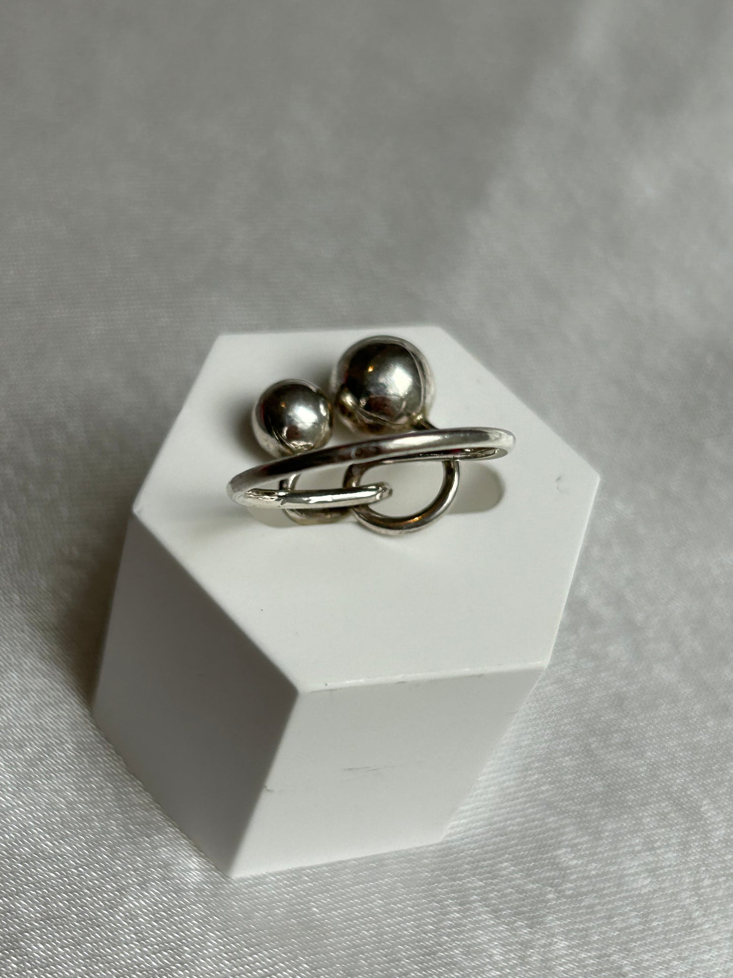 Jolie bague vintage en argent taille 55 avec boules d’argent