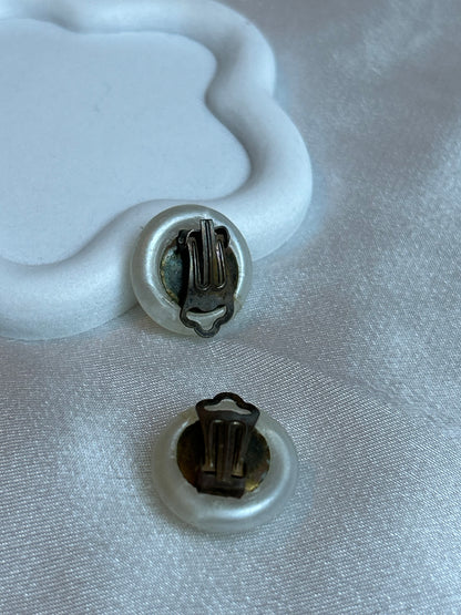 Boucles d’oreilles format puce vintage nacré