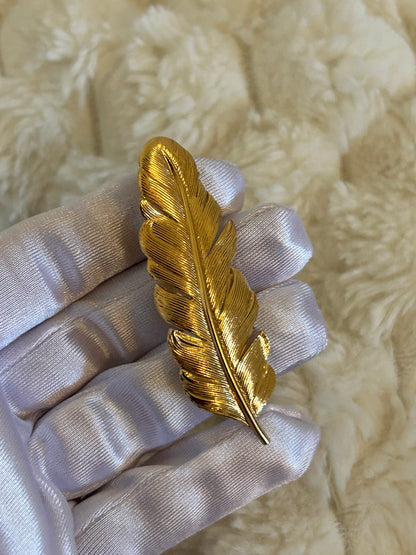 Splendide broche en plaqué or modèle feuille doré