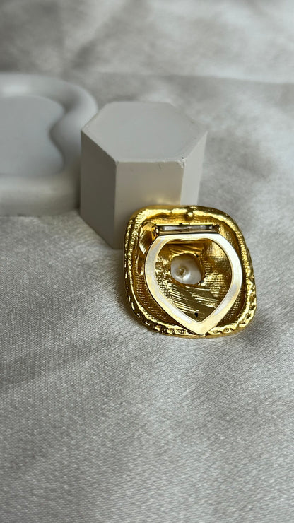 Broche vintage rectangulaire doré et perle