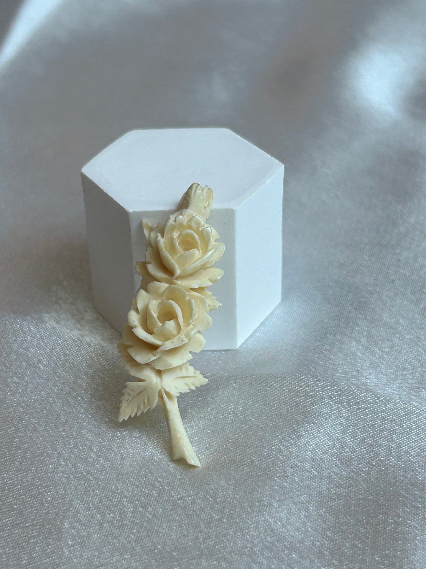 Broche vintage fleurs roses  beige doré