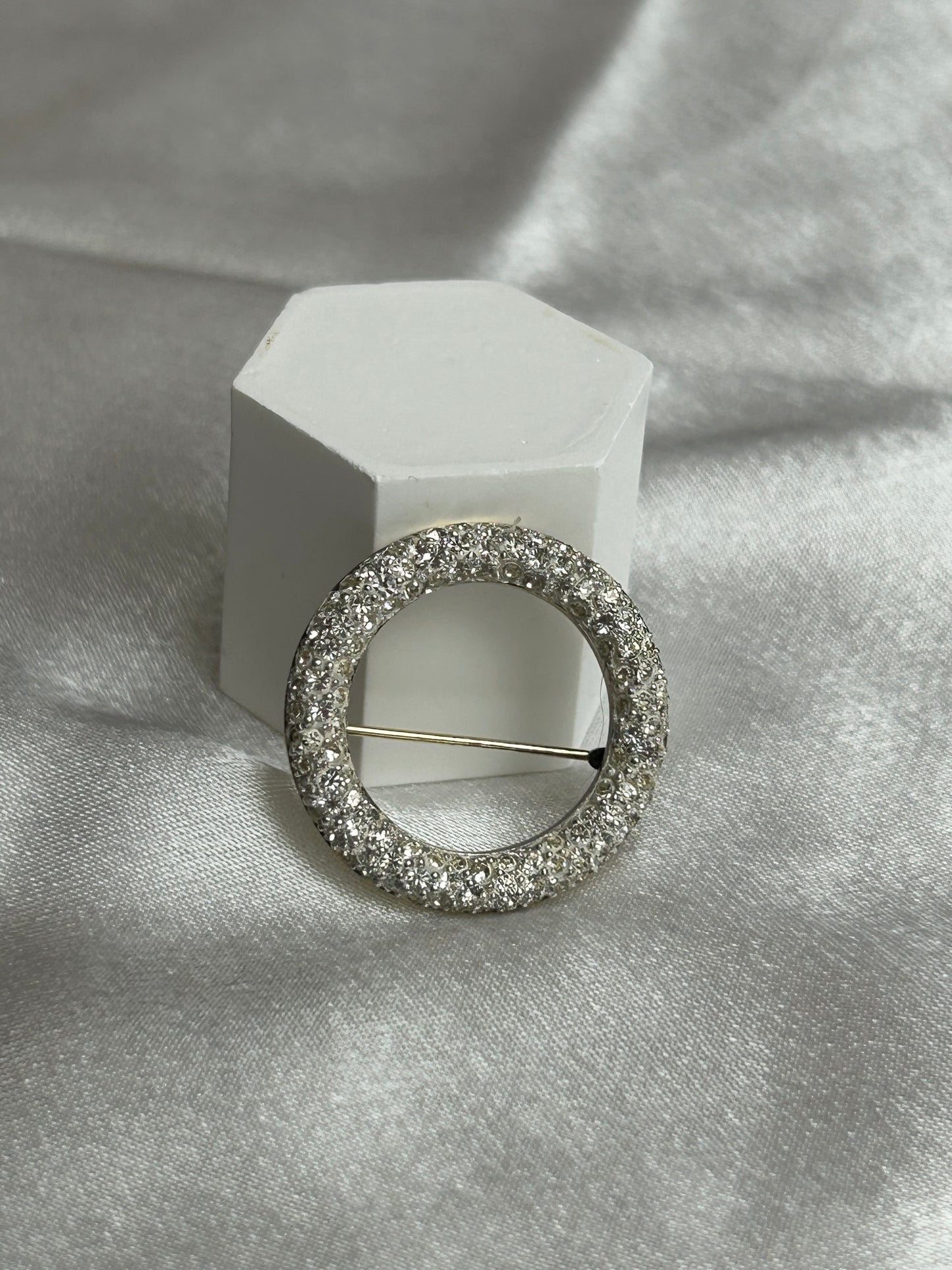 Broche vintage cercle argenté et strass en argent 925