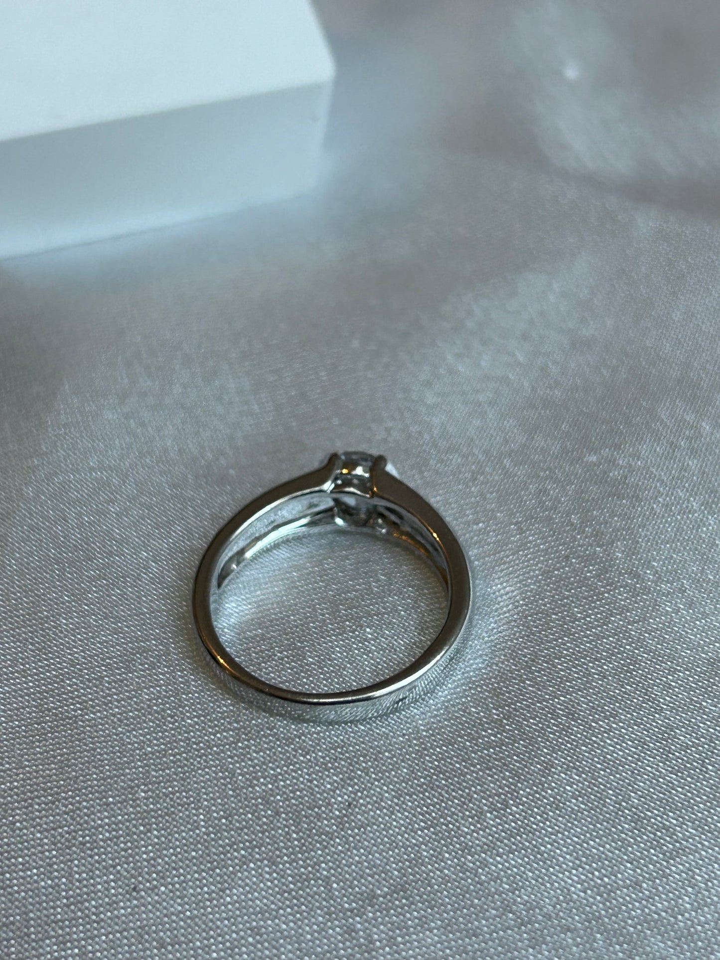 Bague argenté vintage à strass taille 58 poinçon triangle