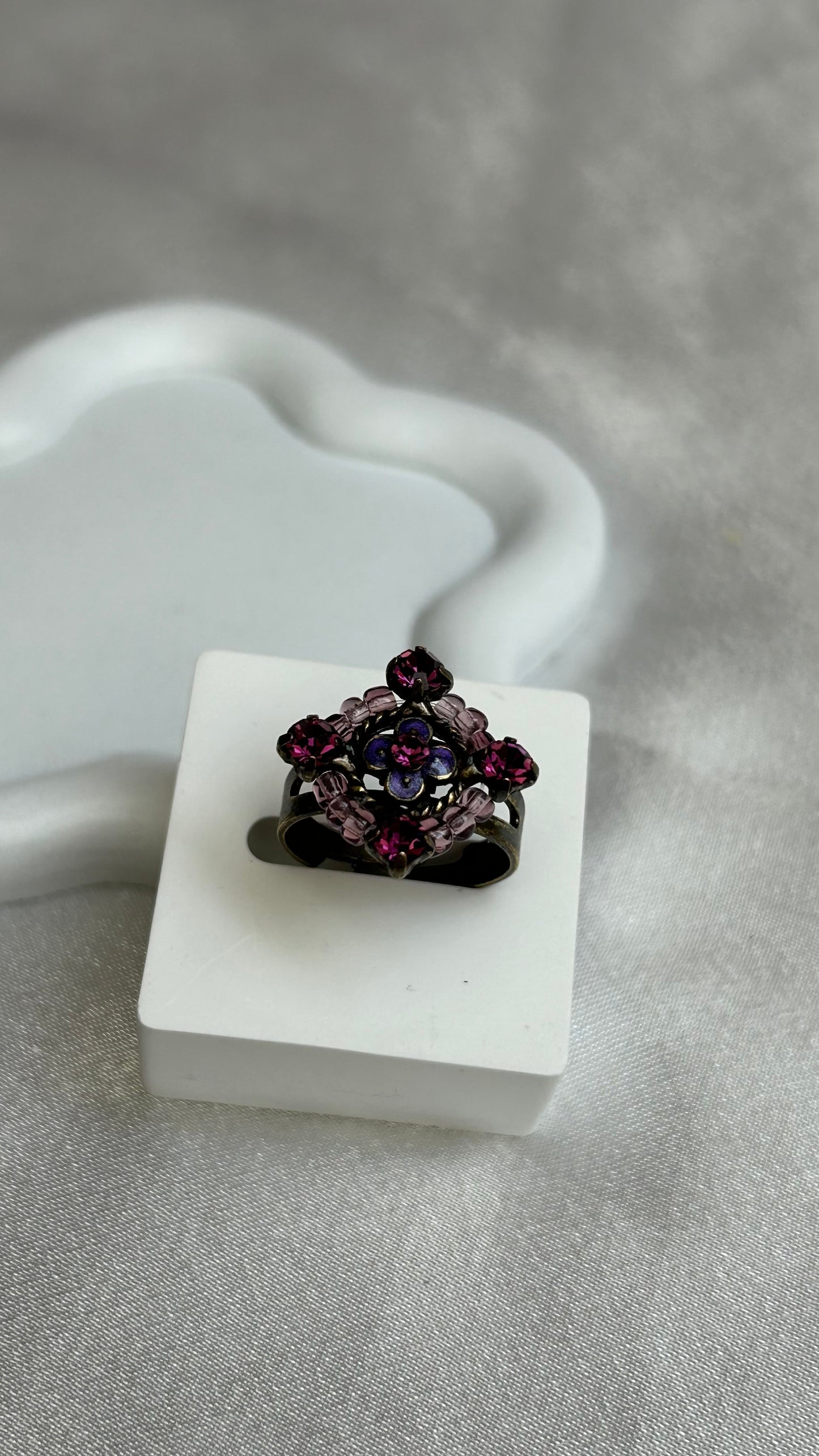 Bague vintage atypique bronze et perles violettes