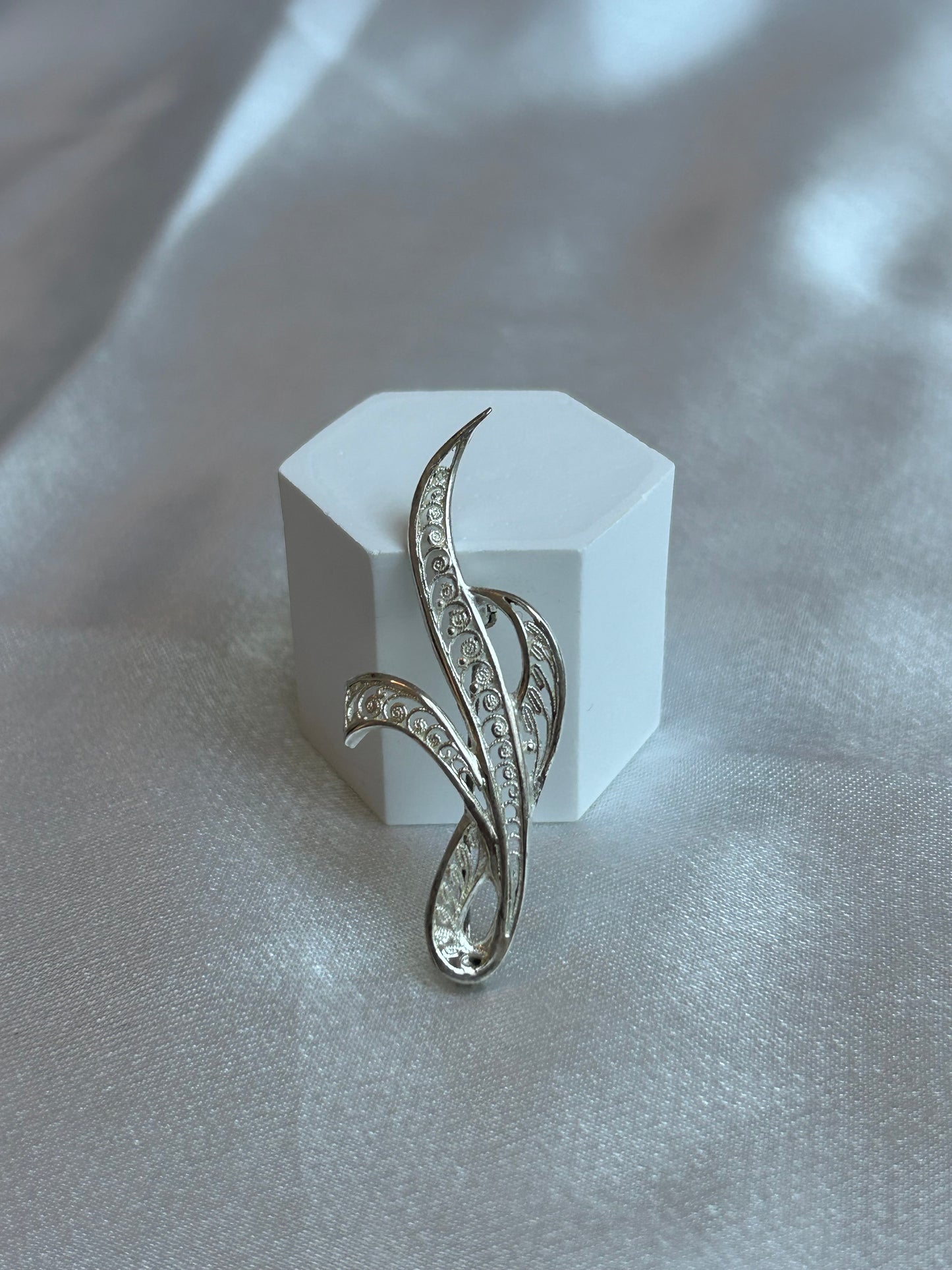 Broche vintage argenté scintillante