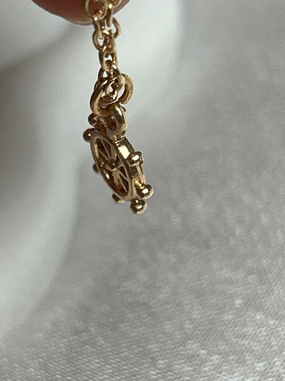 Pendentif doré volant de bateau