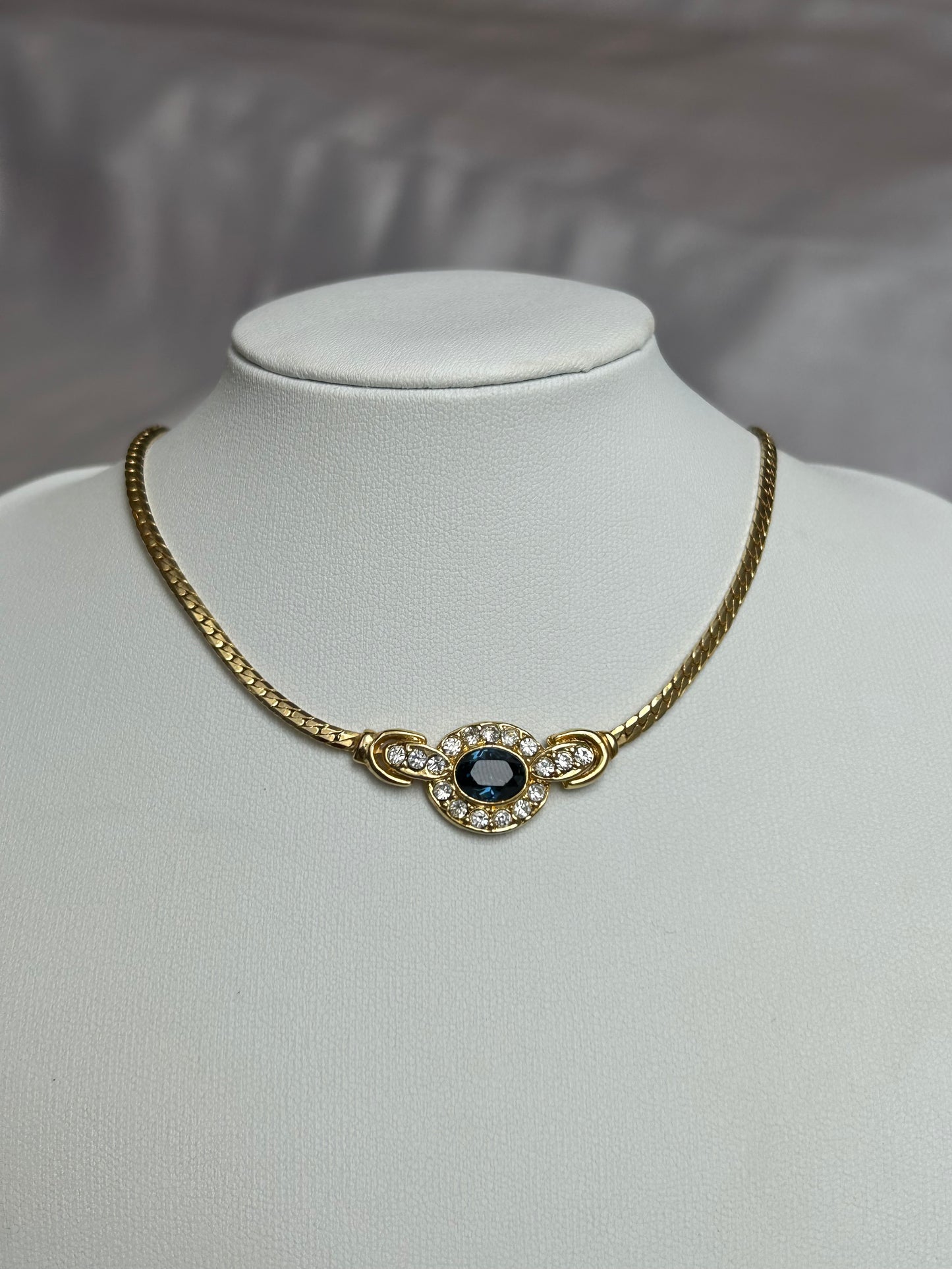 Collier vintage doré et pierre bleu avec strass
