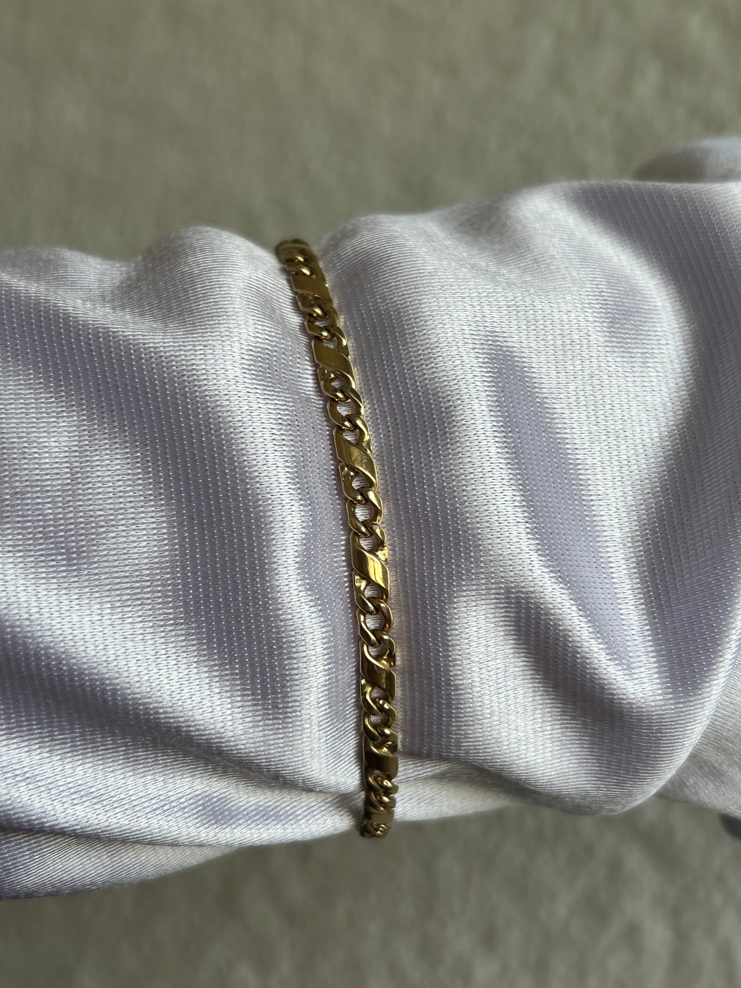 Bracelet en plaqué or maille atypique doré