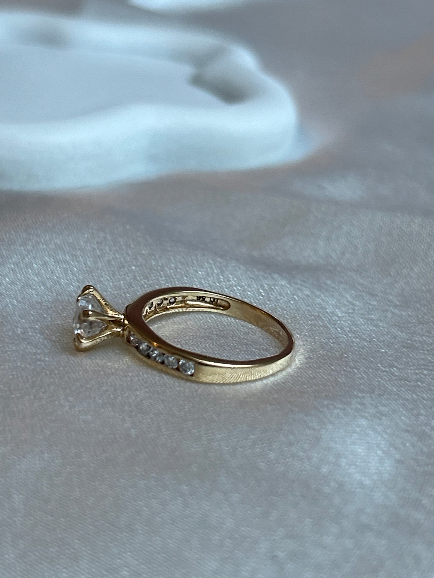 Splendide Bague Solitaire avec Strass en Plaqué Or