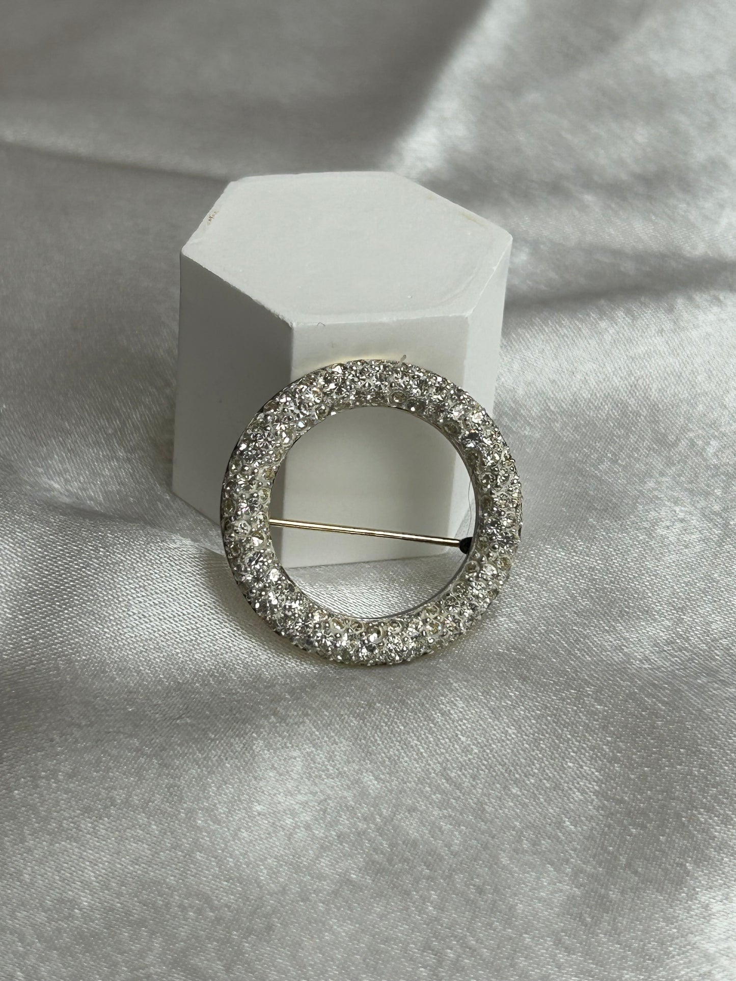 Broche vintage cercle argenté et strass en argent 925