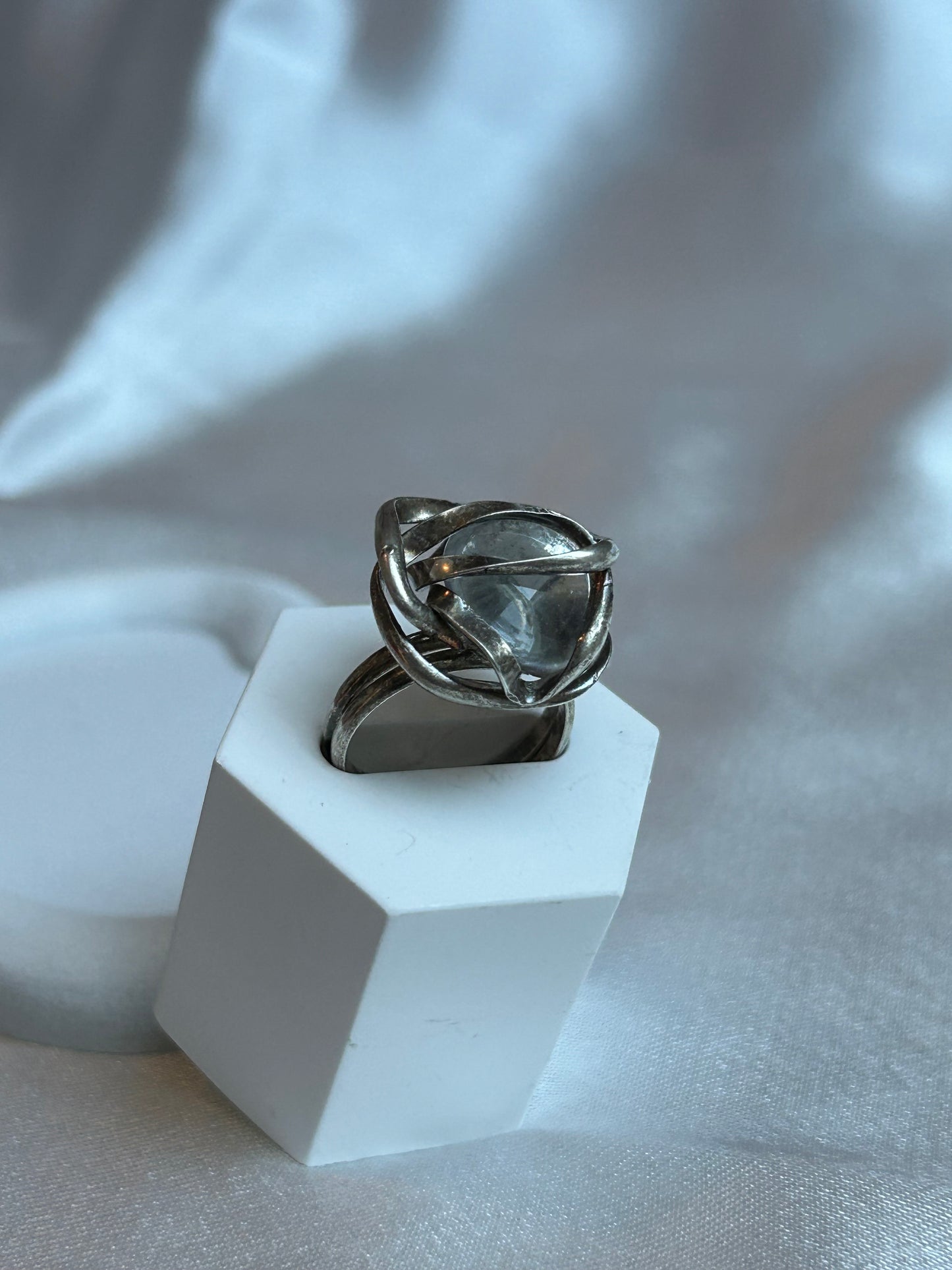 Bague taille 54 argenté et pierre atypique