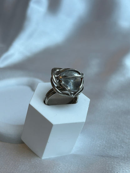 Bague taille 54 argenté et pierre atypique