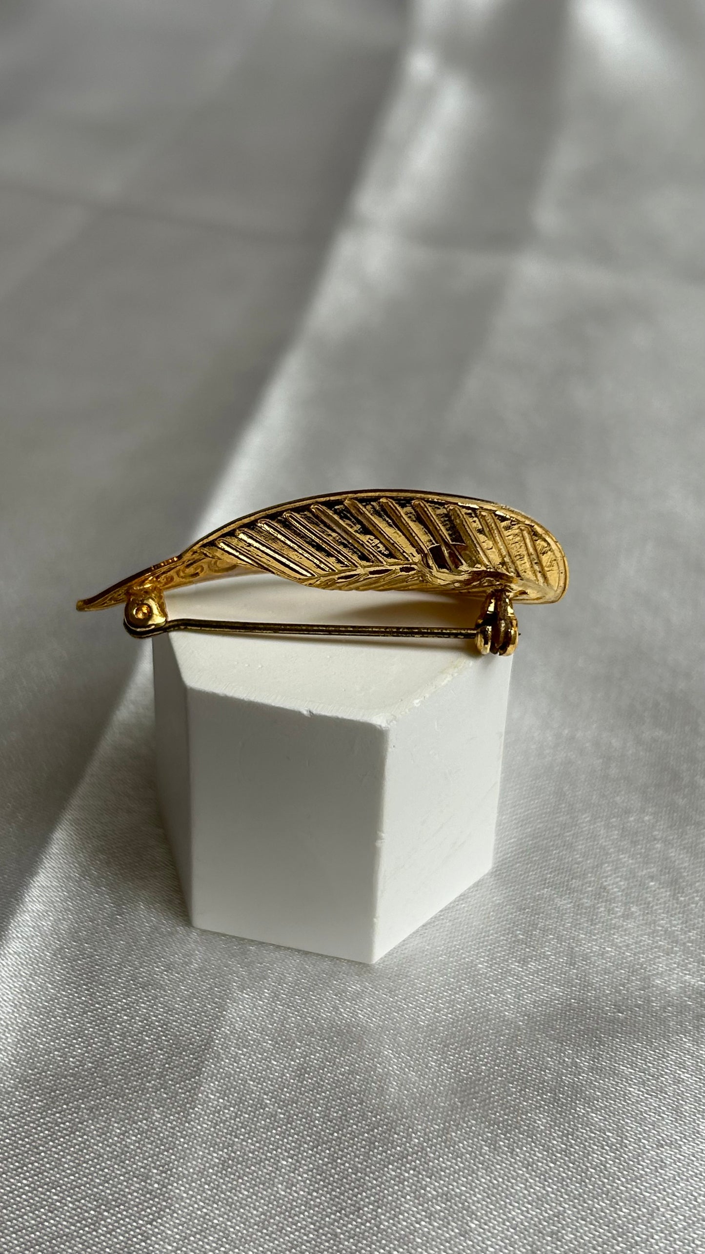 Broche vintage feuille et perle