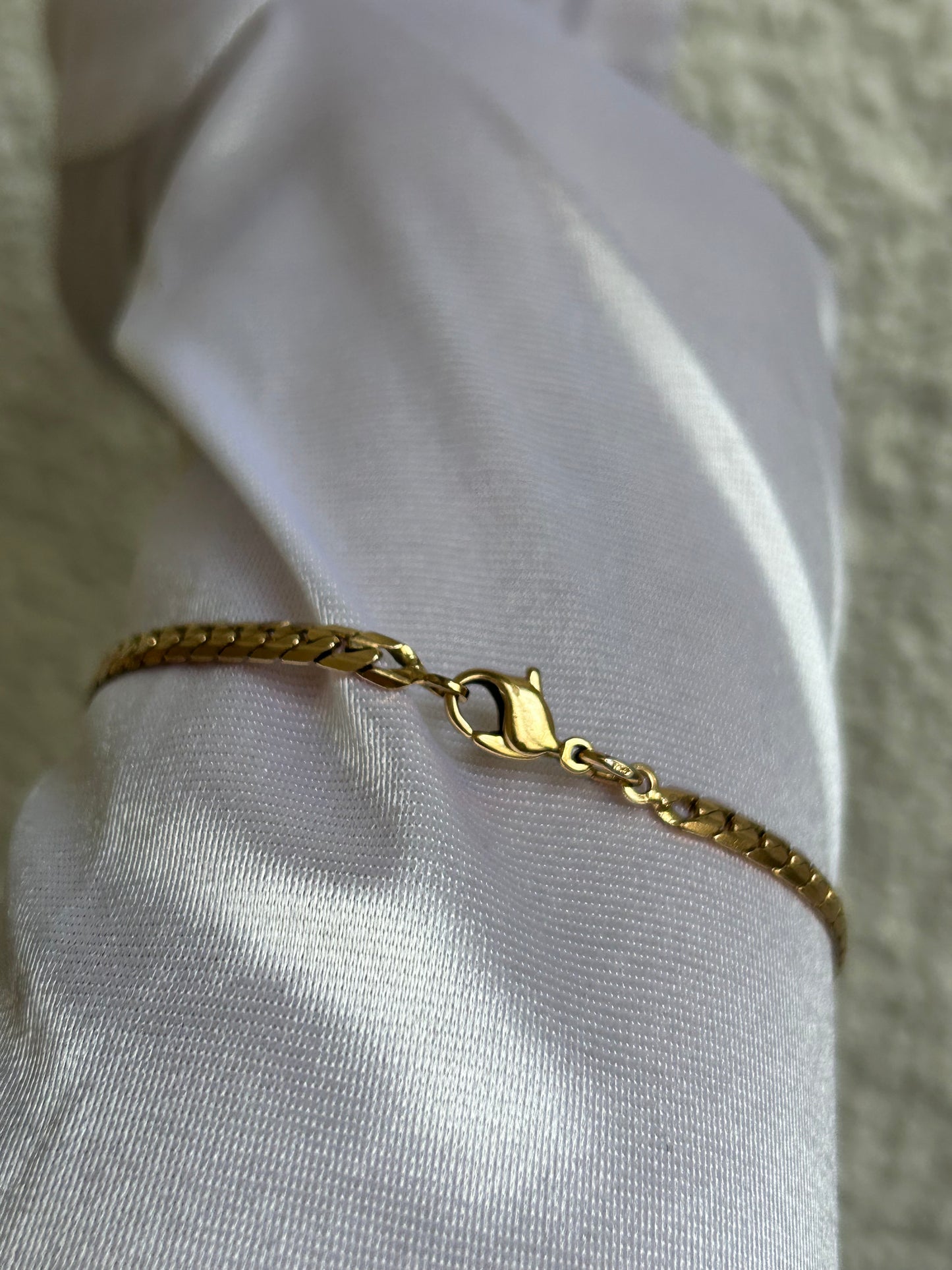 Splendide bracelet en plaqué or maille plates