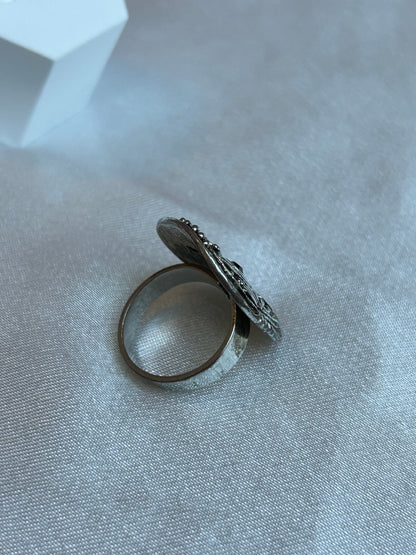 Bague vintage argenté cercle et motifs
