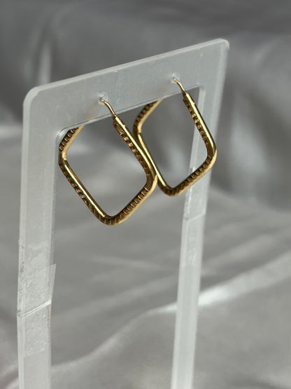 Boucle d’oreille style créoles losange en plaqué or