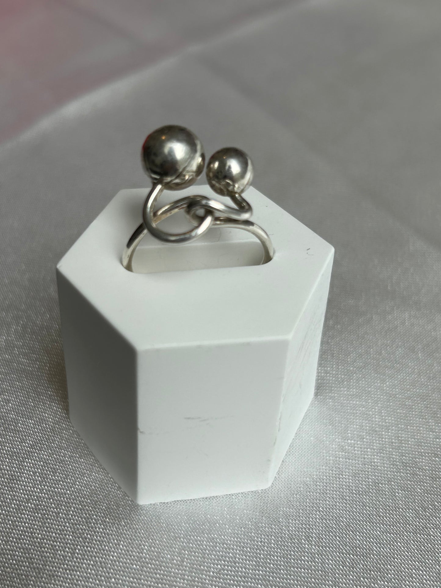 Jolie bague vintage en argent taille 55 avec boules d’argent