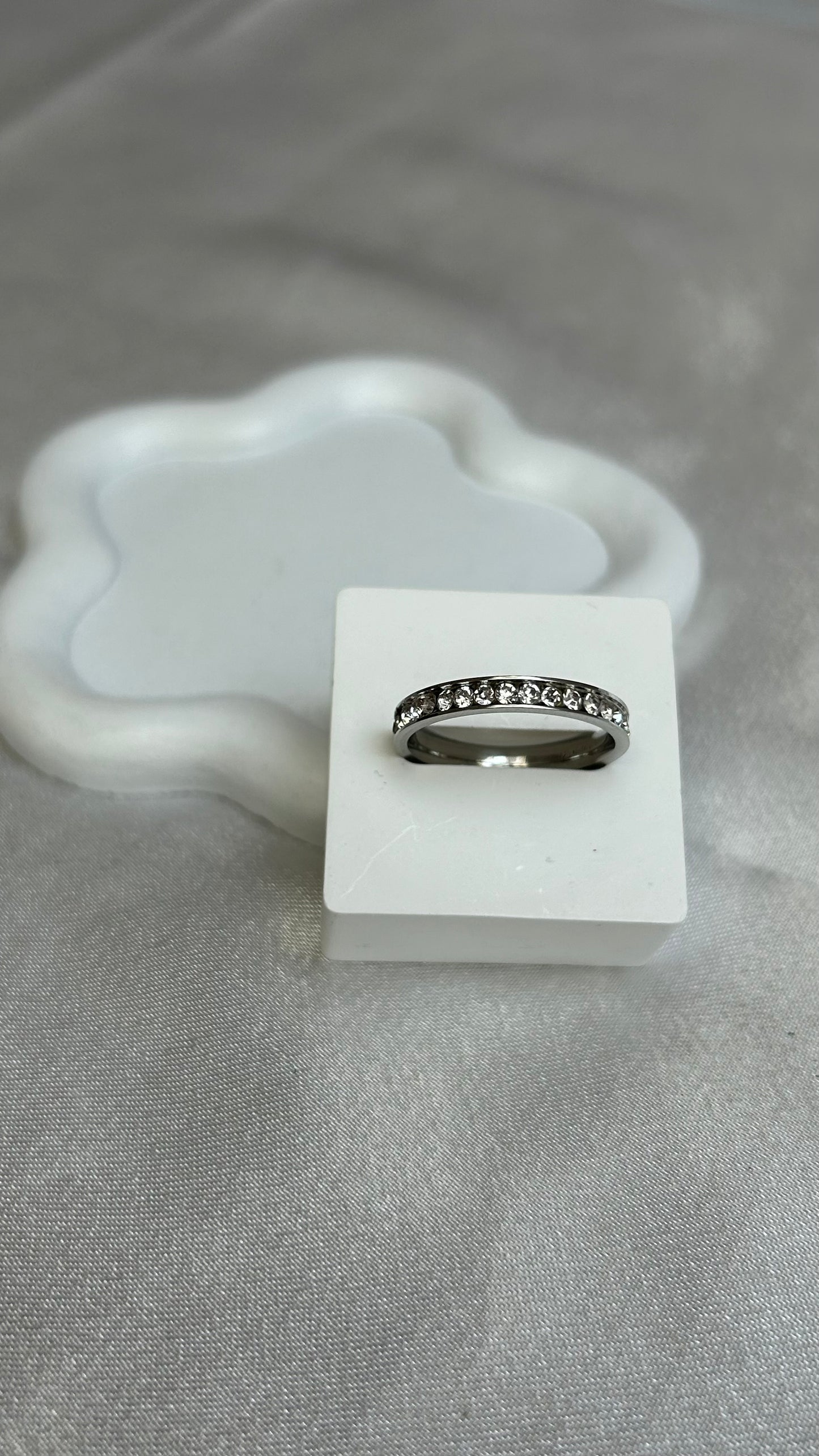 Bague vintage argenté et strass style alliance taille 58