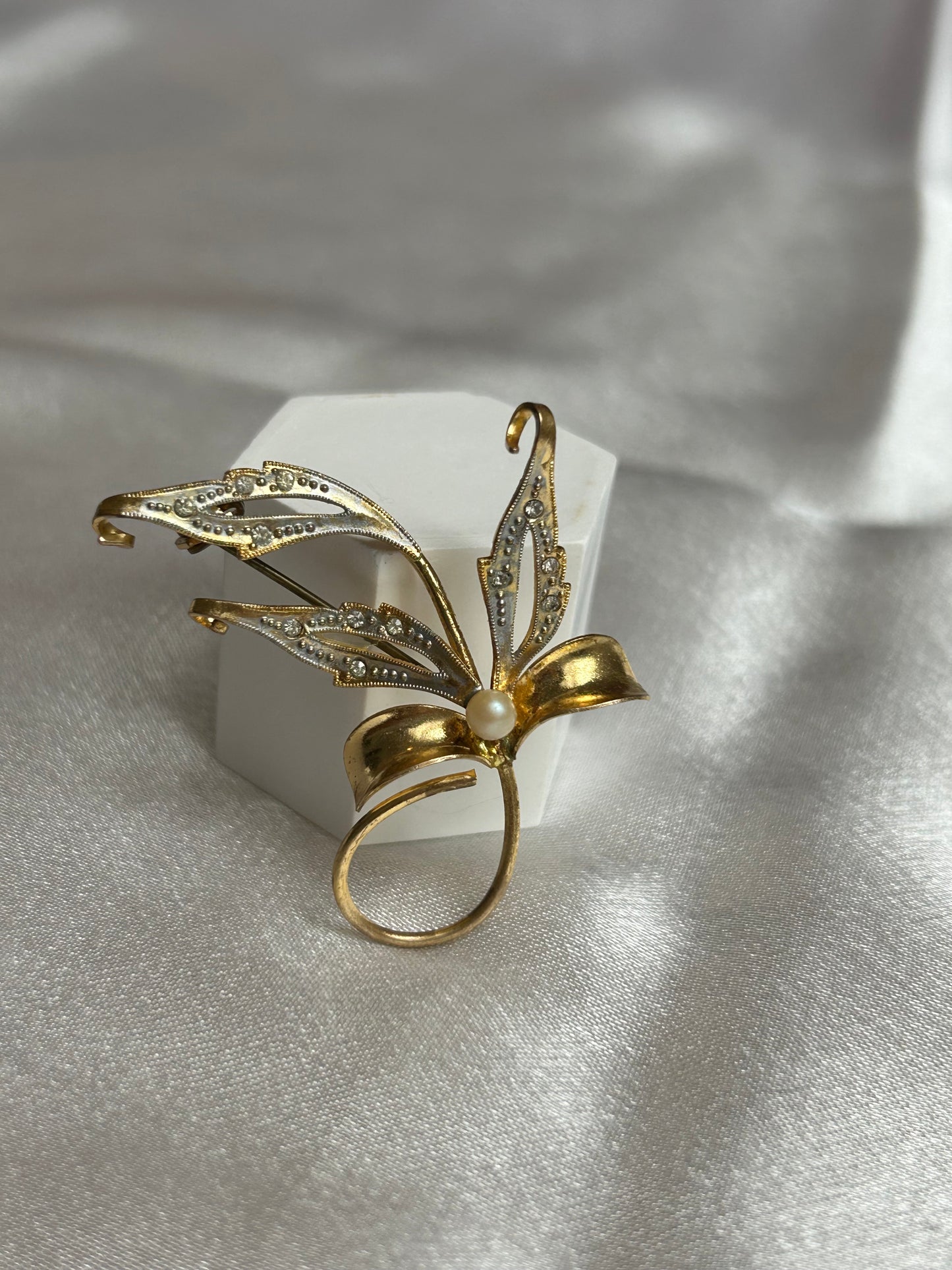 Broche vintage doré et argenté feuille et perle