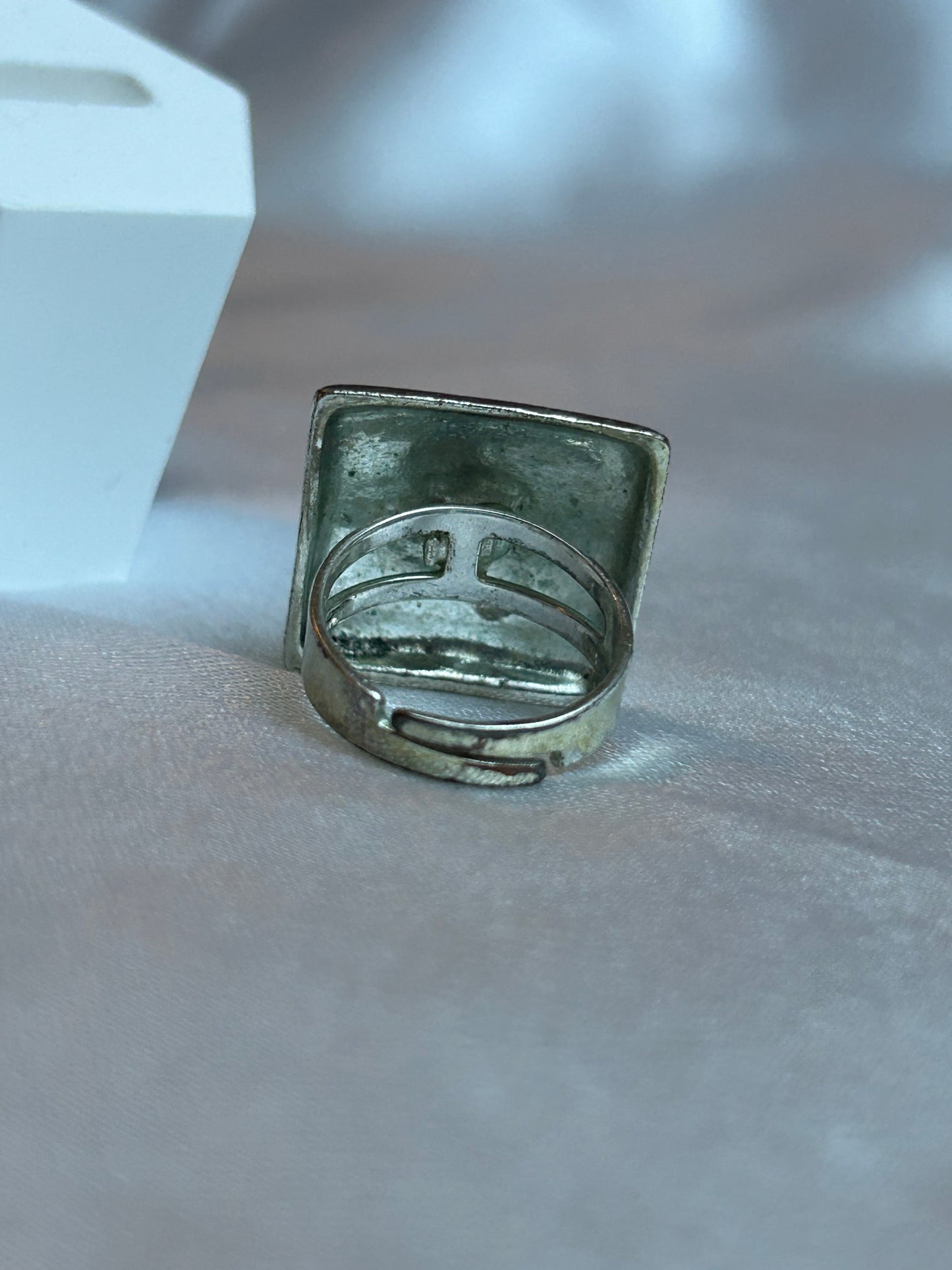 Bague vintage argenté et verte ajustable