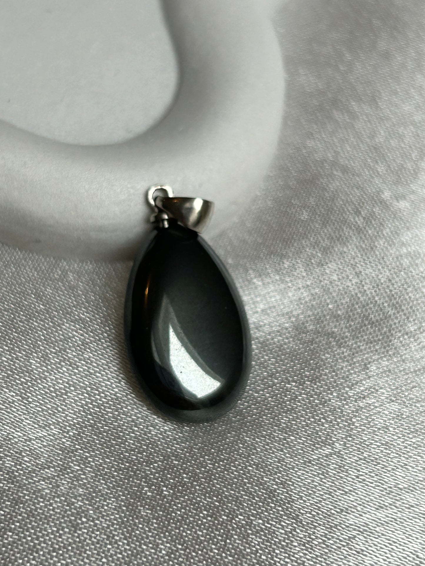 Pendentif vintage pierre grise noir et argenté