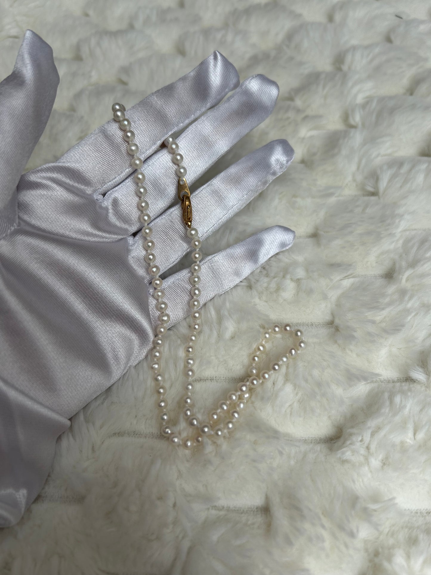 Splendide collier vintage à perle et fermoir doré fantaisie