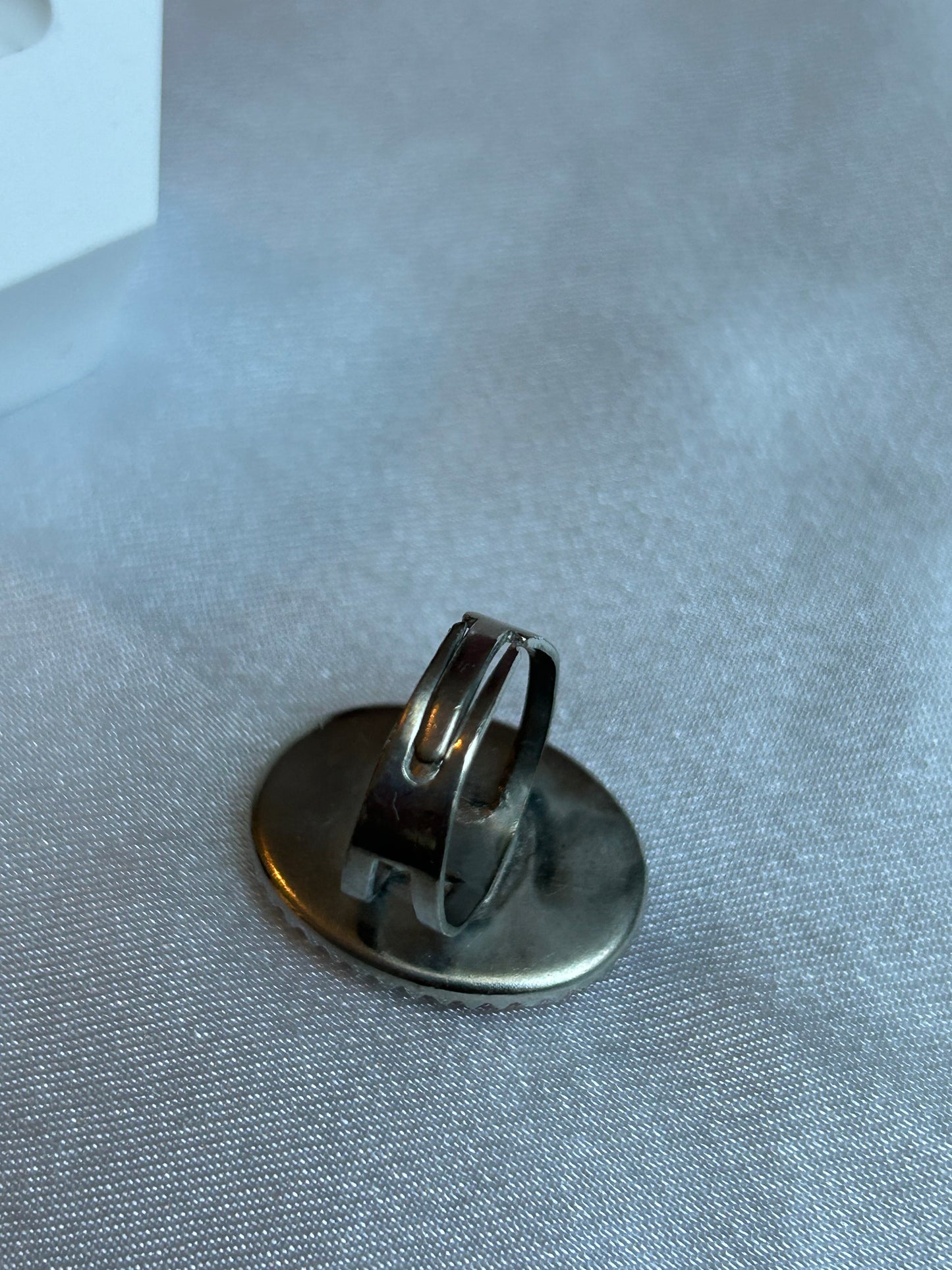 Bague vintage taille ajustable et pierre marbrée rose