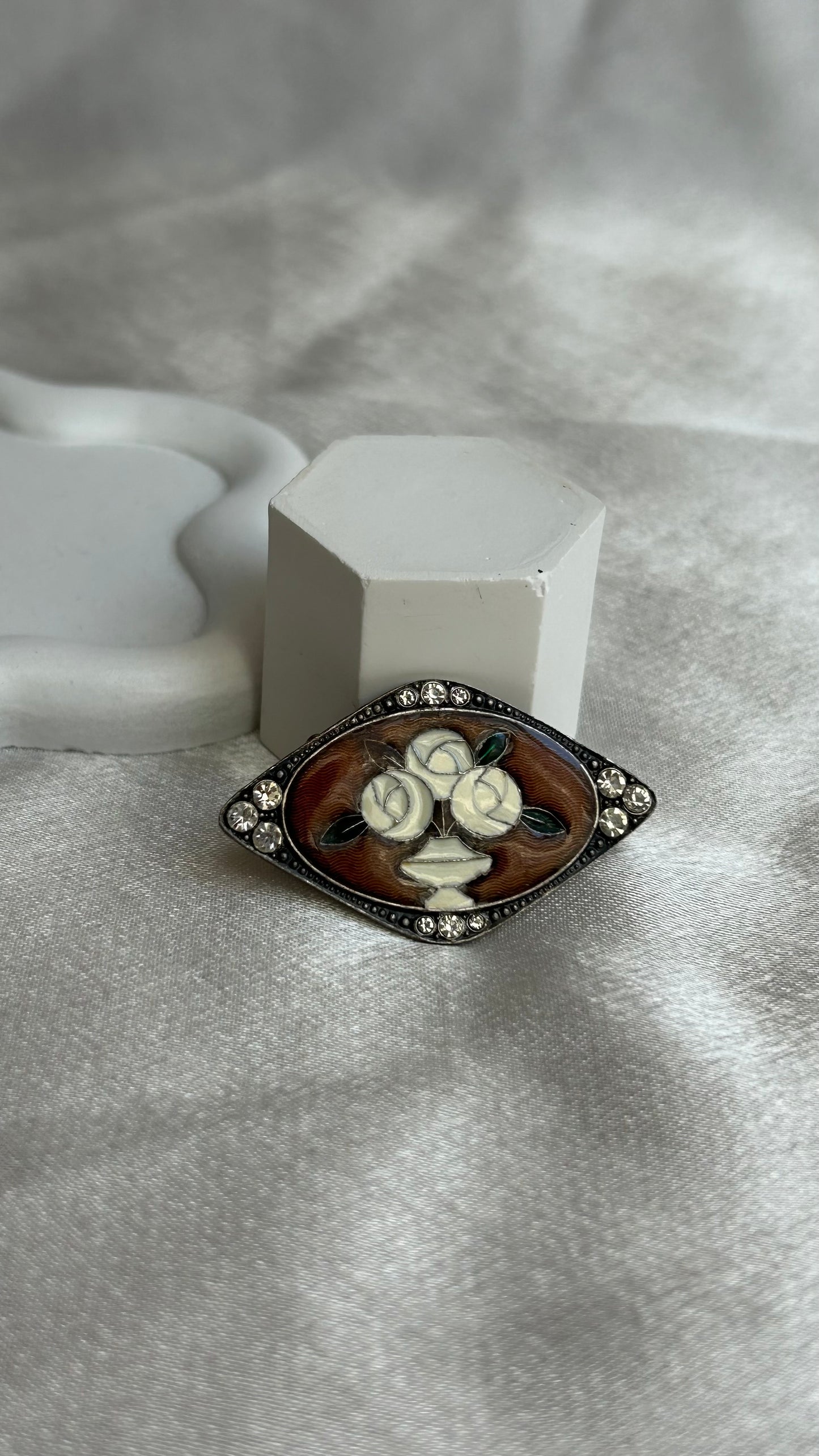 Broche vintage atypique fleurs rose peintes