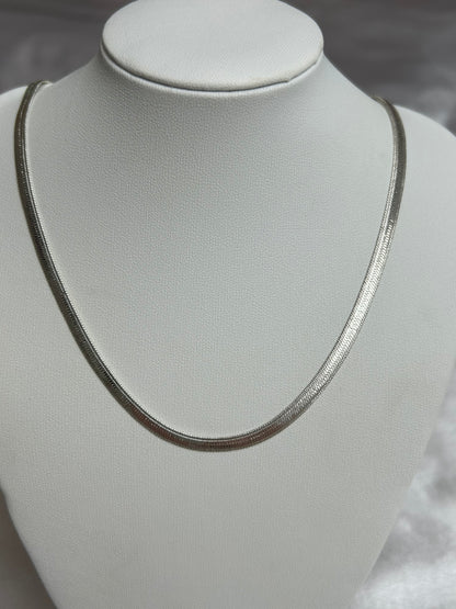 Collier vintage maille plate argenté scintillant