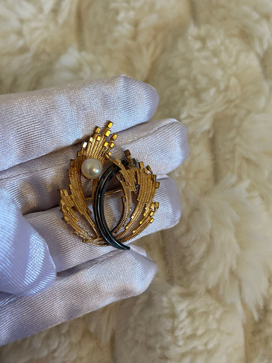 Jolie broche en plaqué or bicolore et perle modèle feuille doré