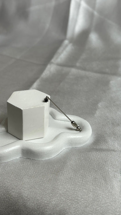 Broche vintage argenté refermable et pierre