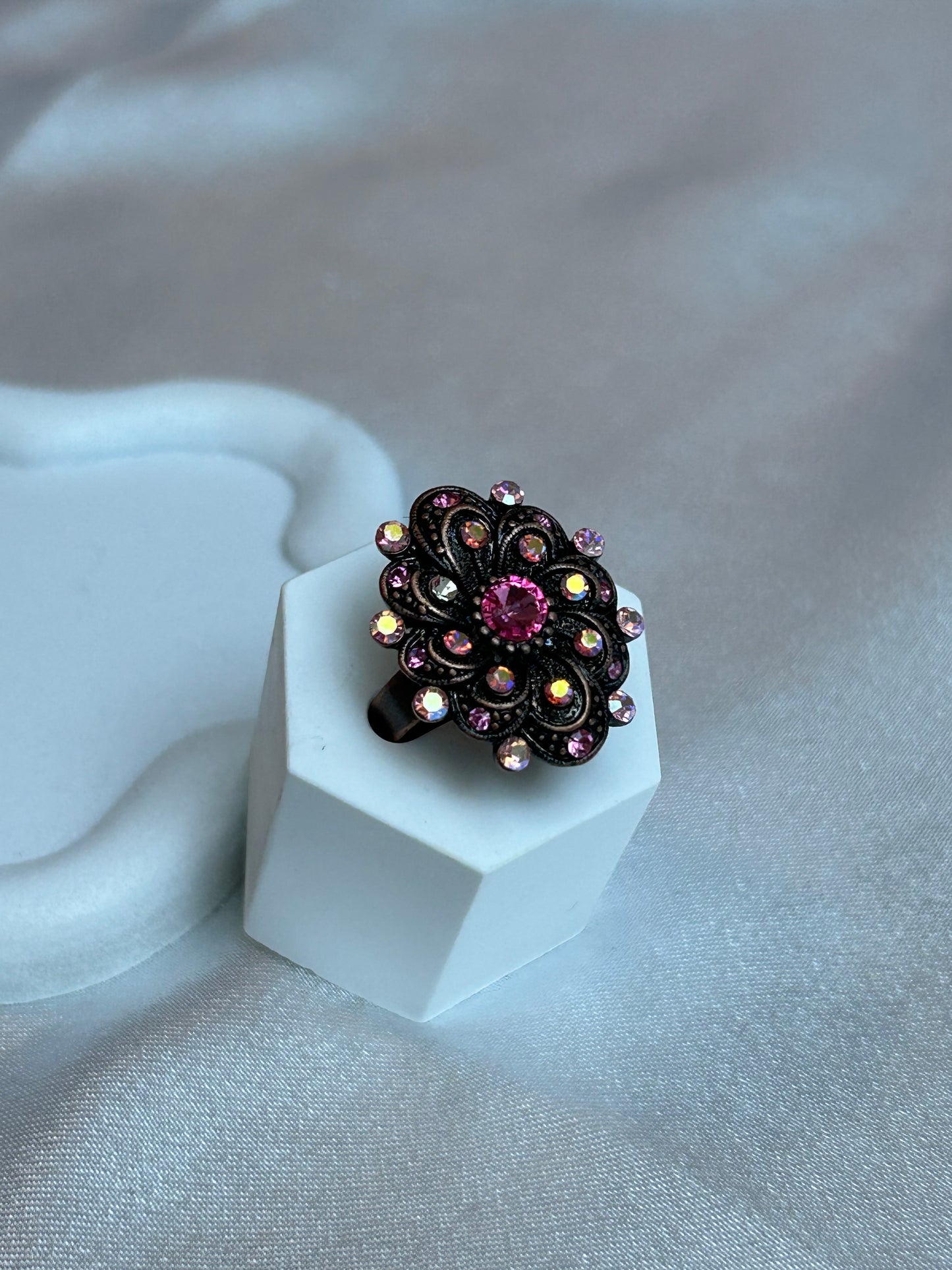 Bague ajustable vintage noir rose et strass