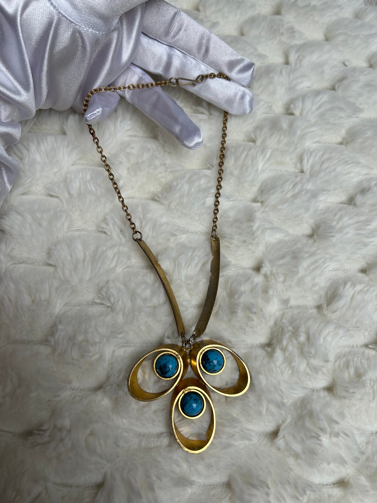 Jolie collier vintage fantaisie doré et pierre turquoise