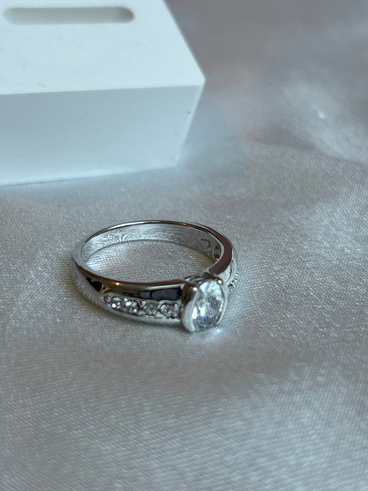 Bague argenté vintage à strass taille 58 poinçon triangle