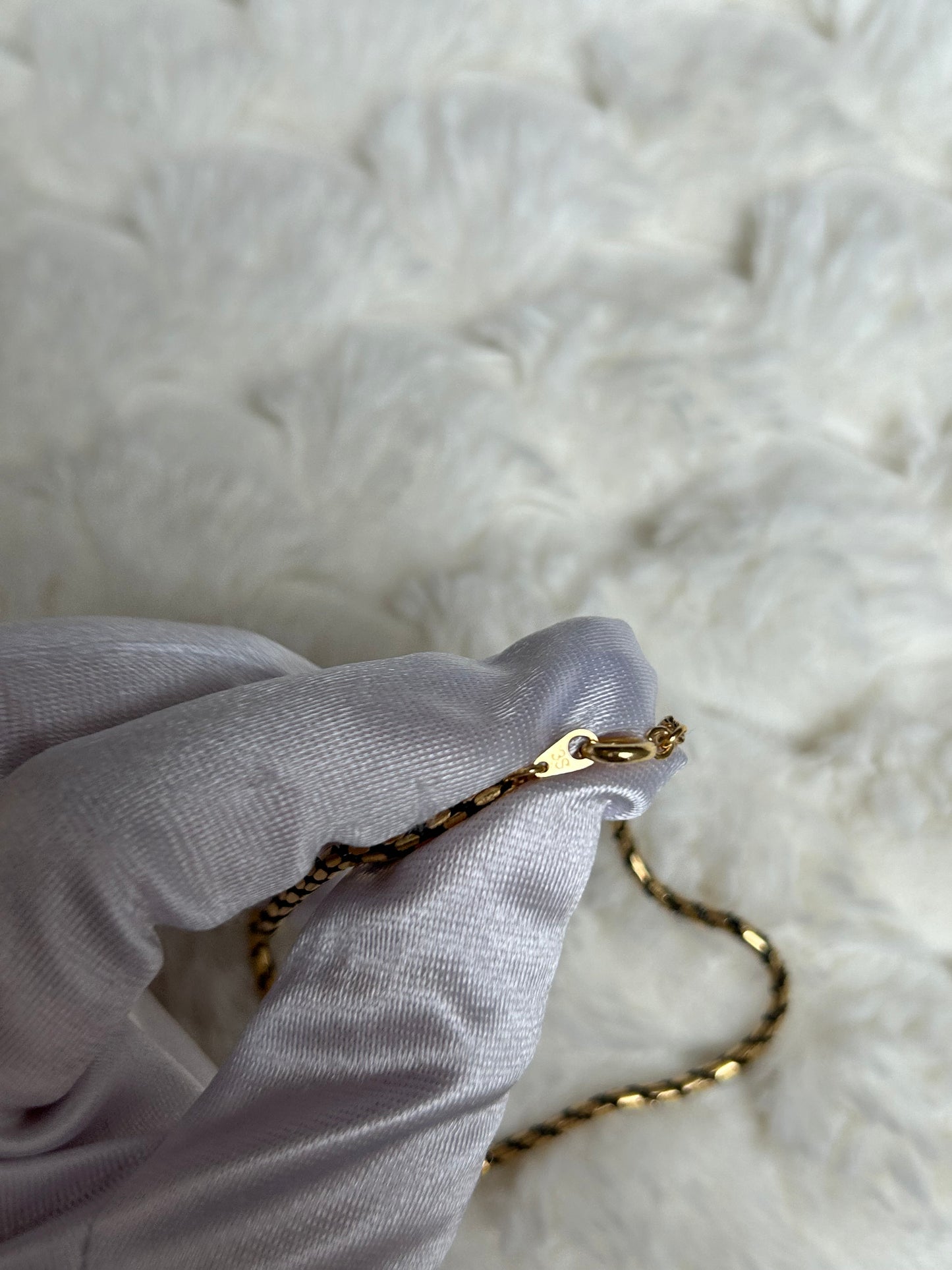 Jolie collier chaîne vintage torsadé noir et doré