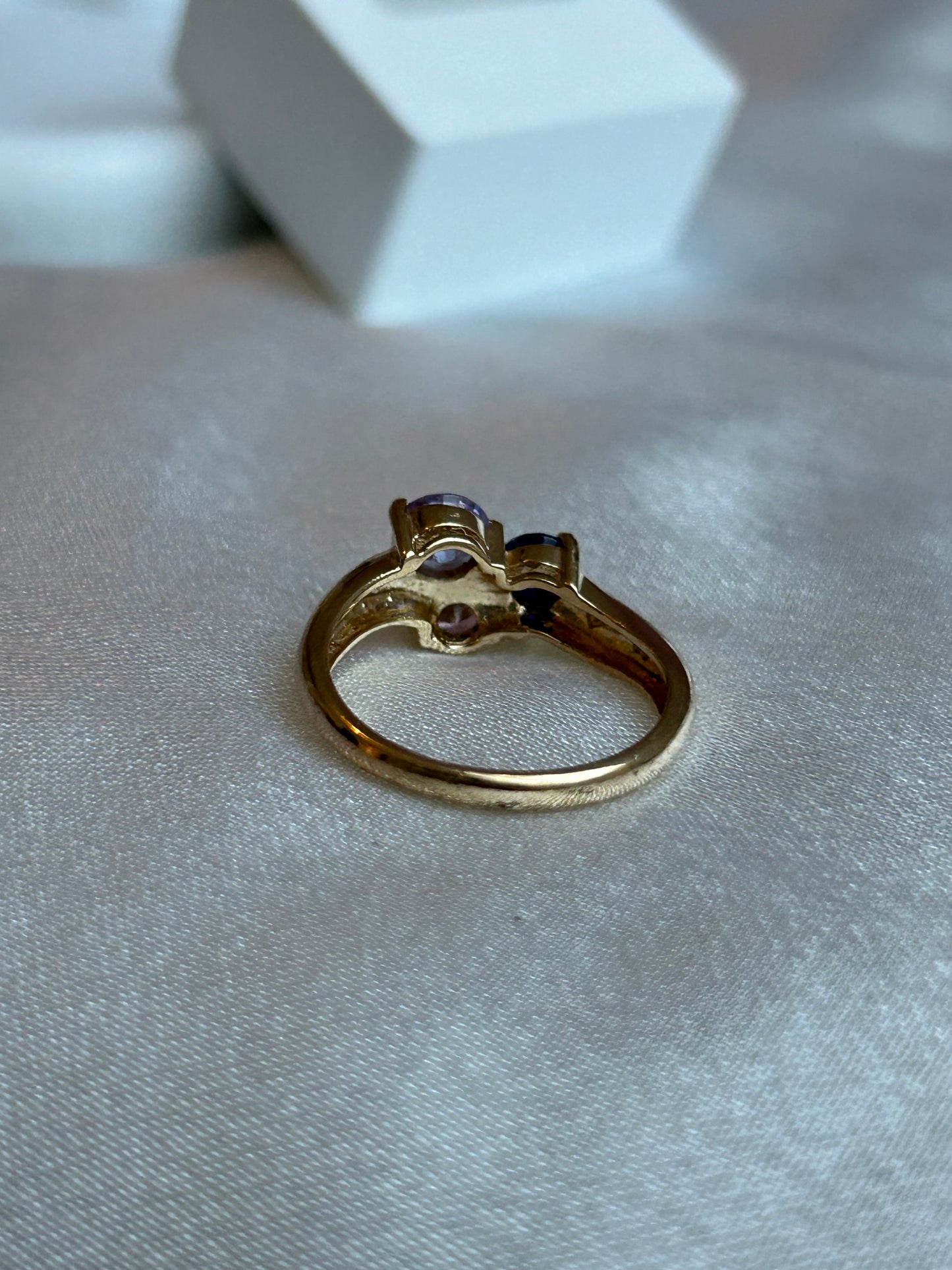 Bague femme doré et pierres violettes taille 60