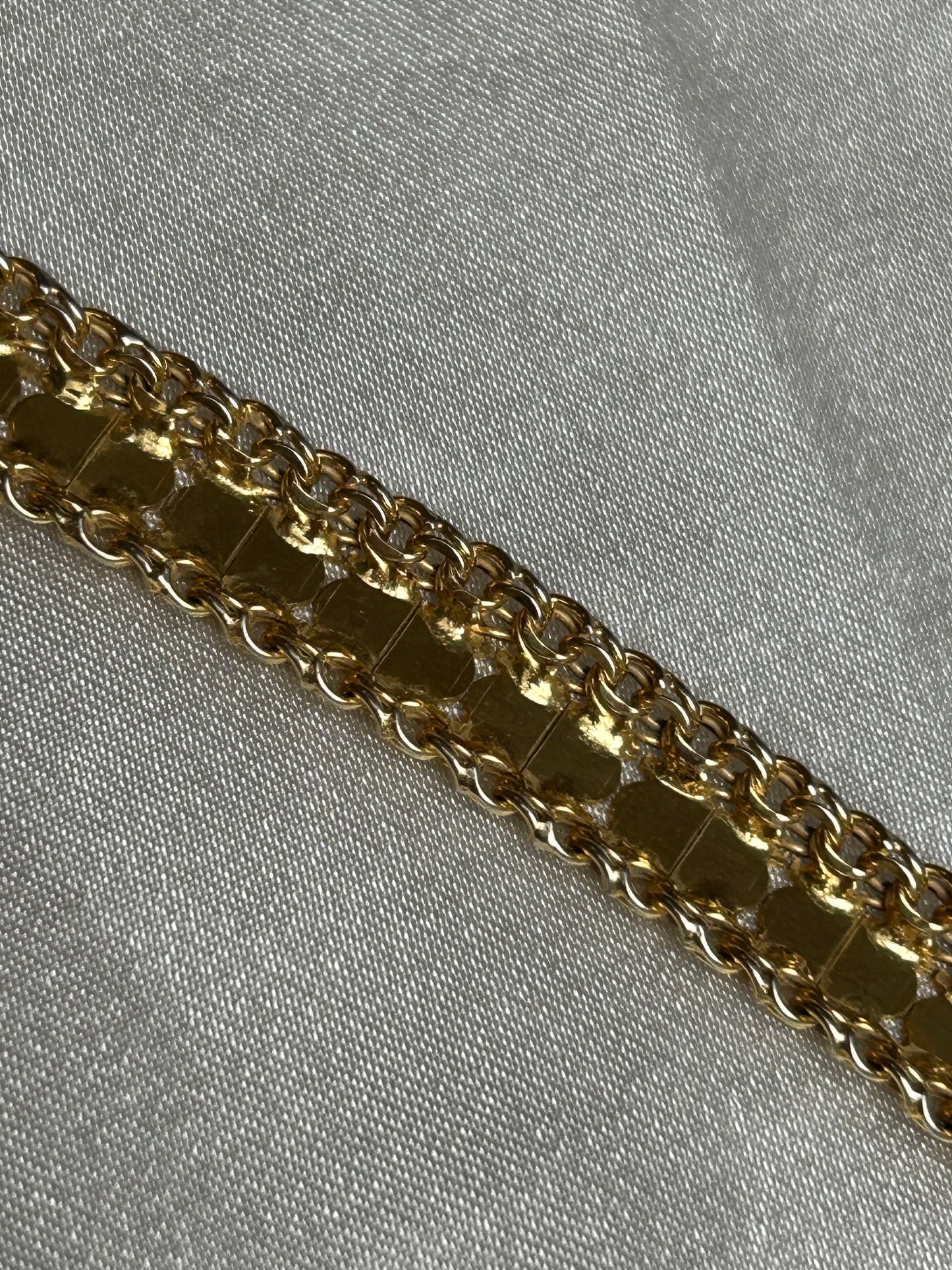 Bracelet vintage plaqué or femme ciselé