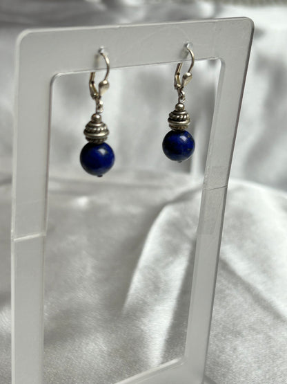 Boucles d’oreilles style dormeuses en argent et pierre bleu