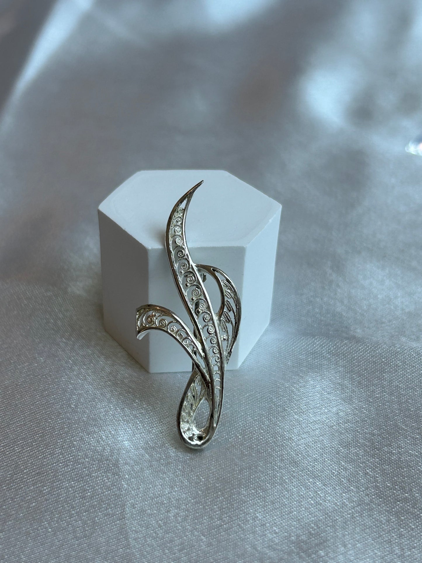 Broche vintage argenté scintillante