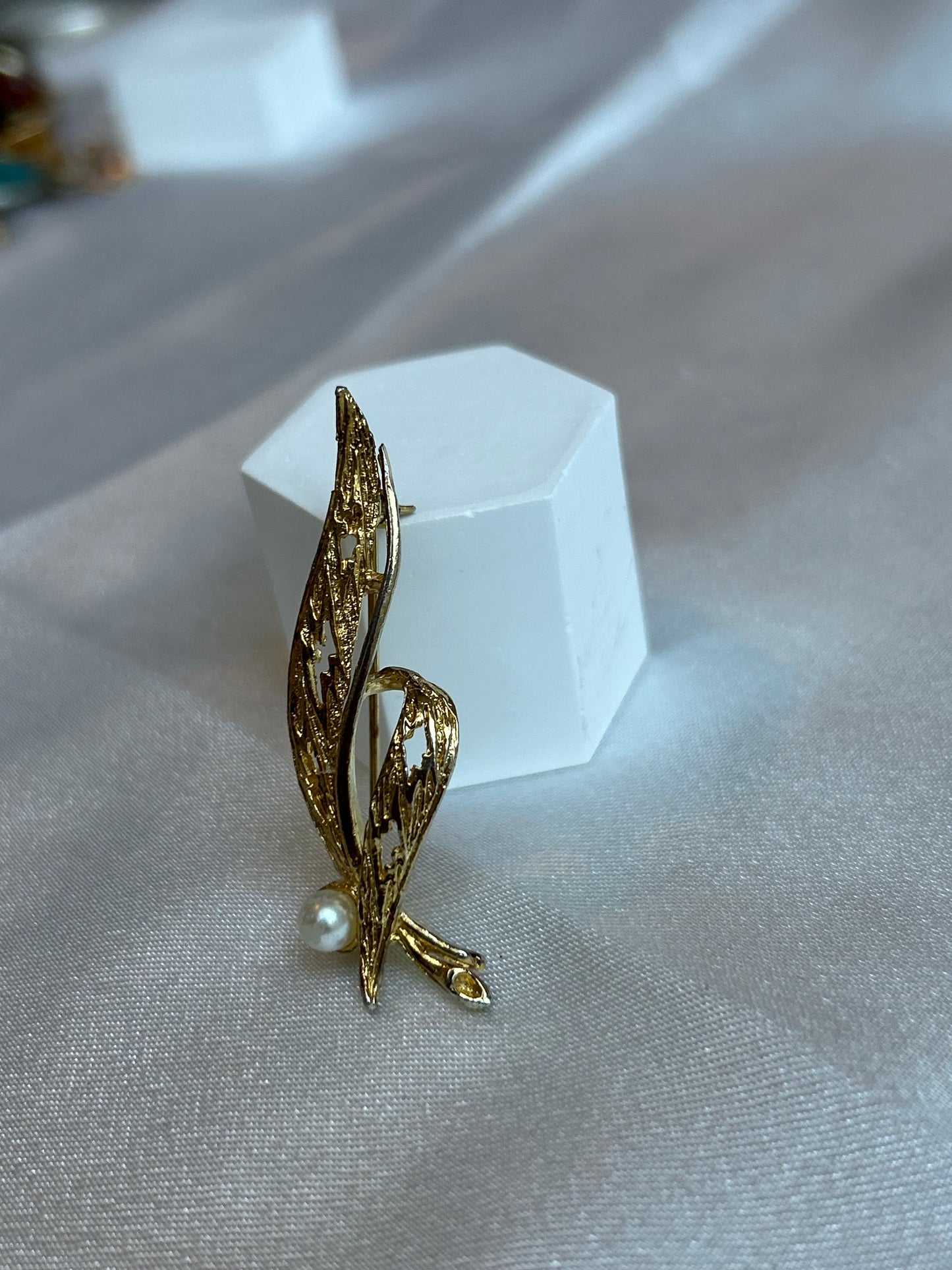 Broche vintage doré à perle femme