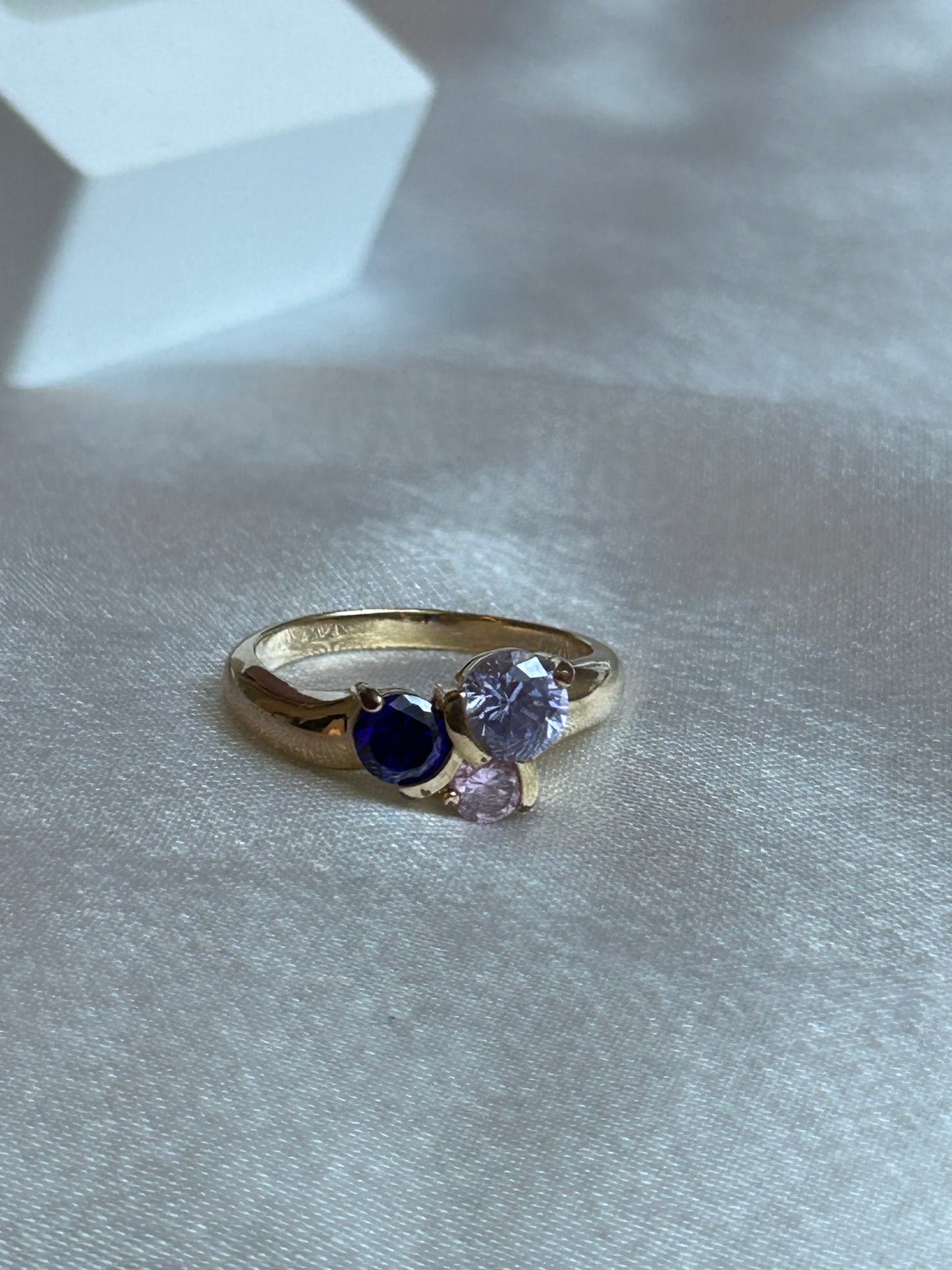 Bague femme doré et pierres violettes taille 60
