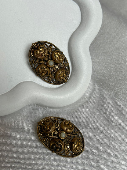 Boucles d’oreille pins vintage doré bronze