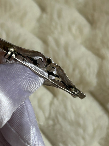 Broche en argent vintage et strass gris