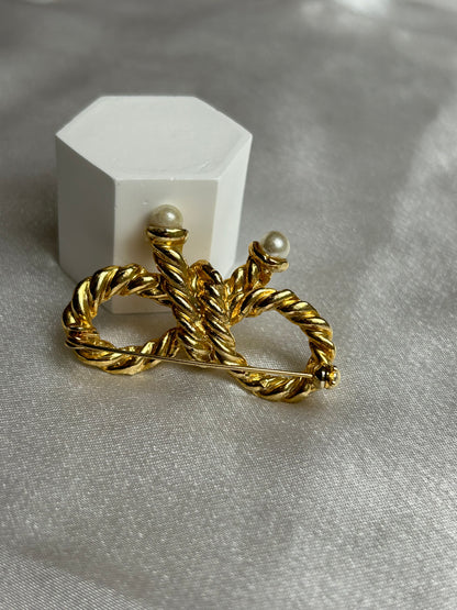 Broche vintage doré modèle noeud et perles