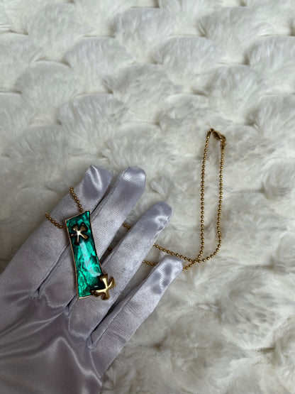 Magnifique collier d’occasion avec pendentif atypique