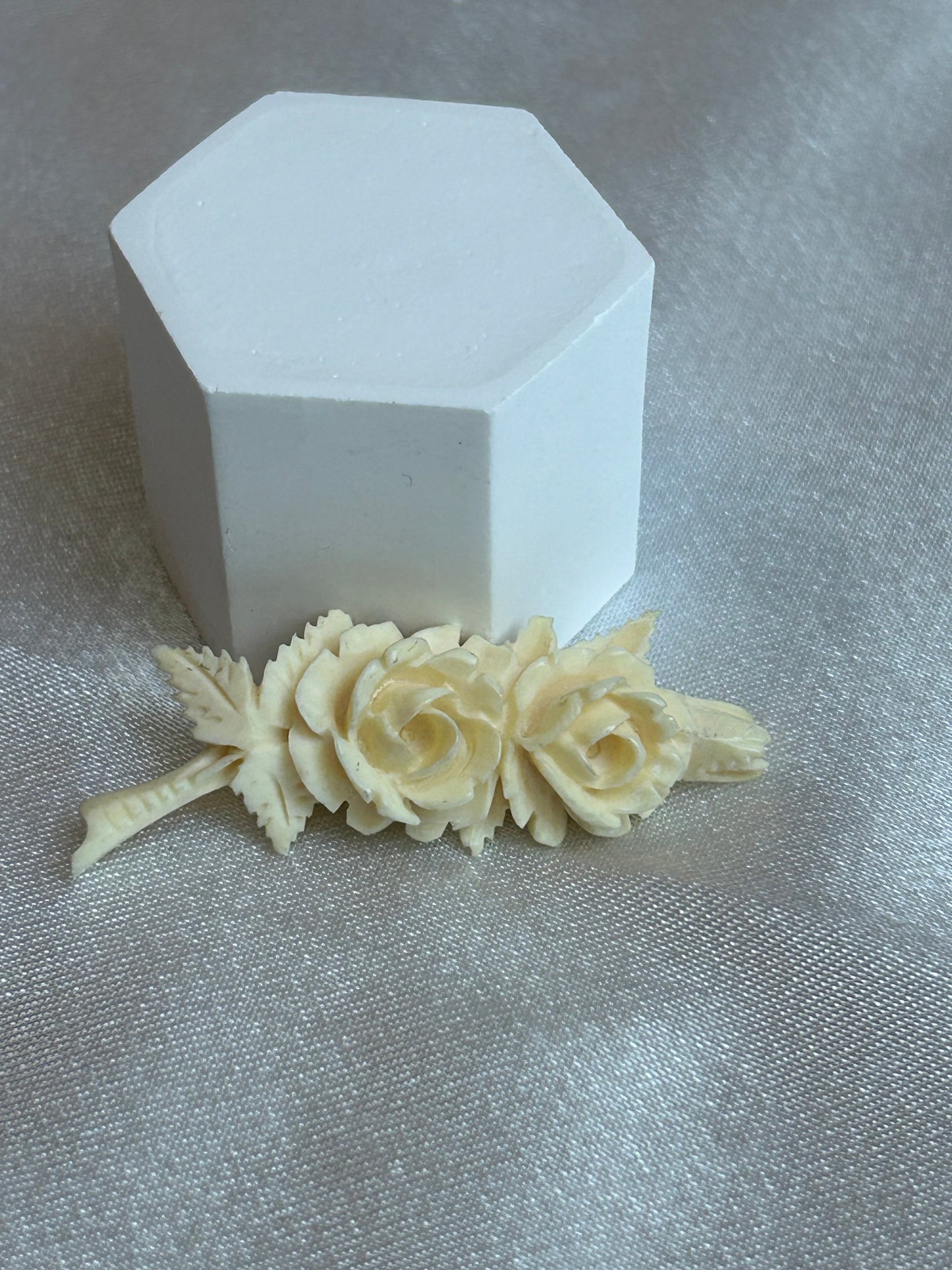 Broche vintage fleurs roses  beige doré