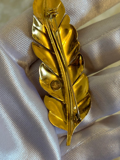 Splendide broche en plaqué or modèle feuille doré