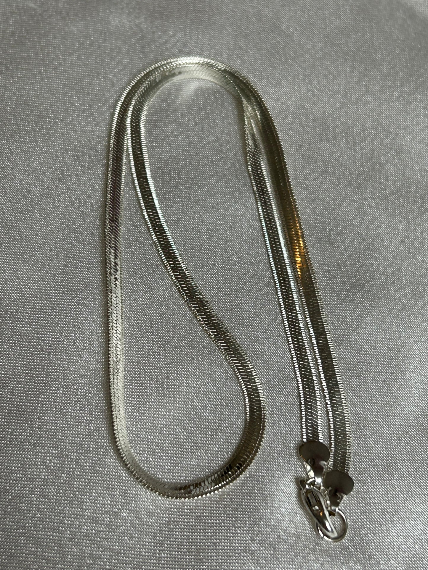 Collier vintage maille plate argenté scintillant