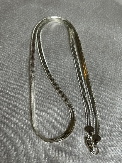 Collier vintage maille plate argenté scintillant