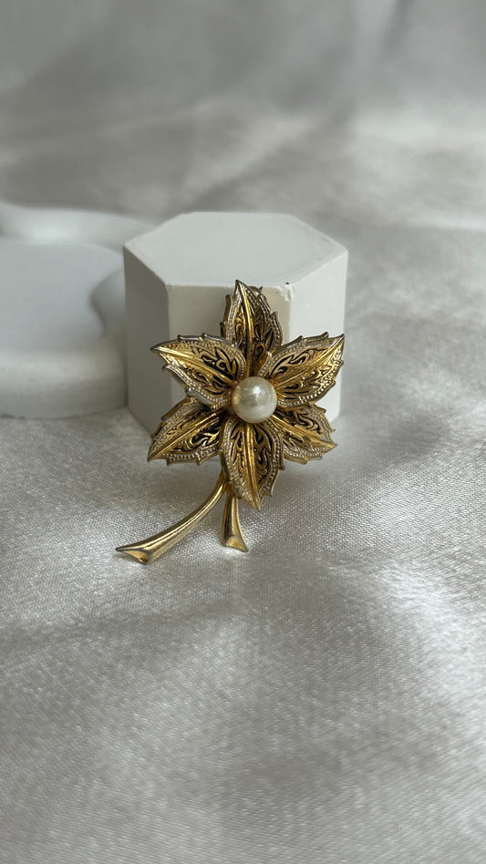 Broche vintage or de Tolède et perle